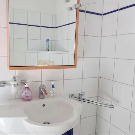 Ein Doppelzimmer Und Ein Dreibettzimmer Bei Hamburg