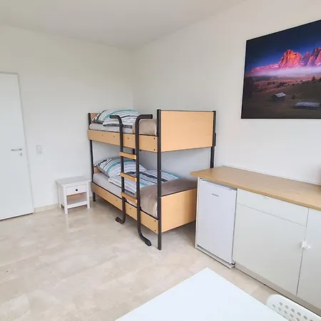 Ein Doppelzimmer Und Ein Dreibettzimmer Bei Hamburg Privat bolig